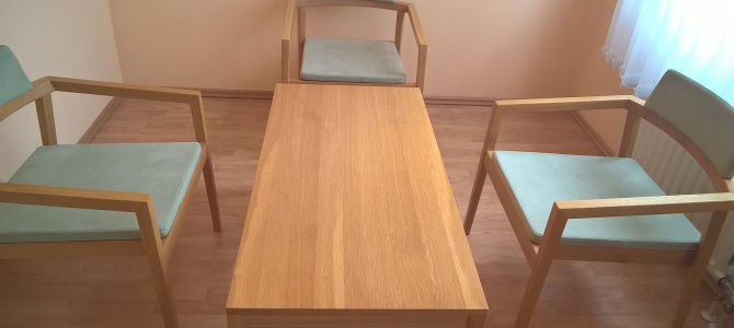Designer Tisch mit 3 Stühlen von Magnus Olesen